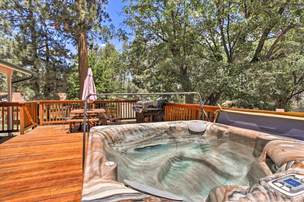 Big Bear Cabin With Deck And Hot Tub, Near Resorts! Біг-Бер-Лейк Екстер'єр фото