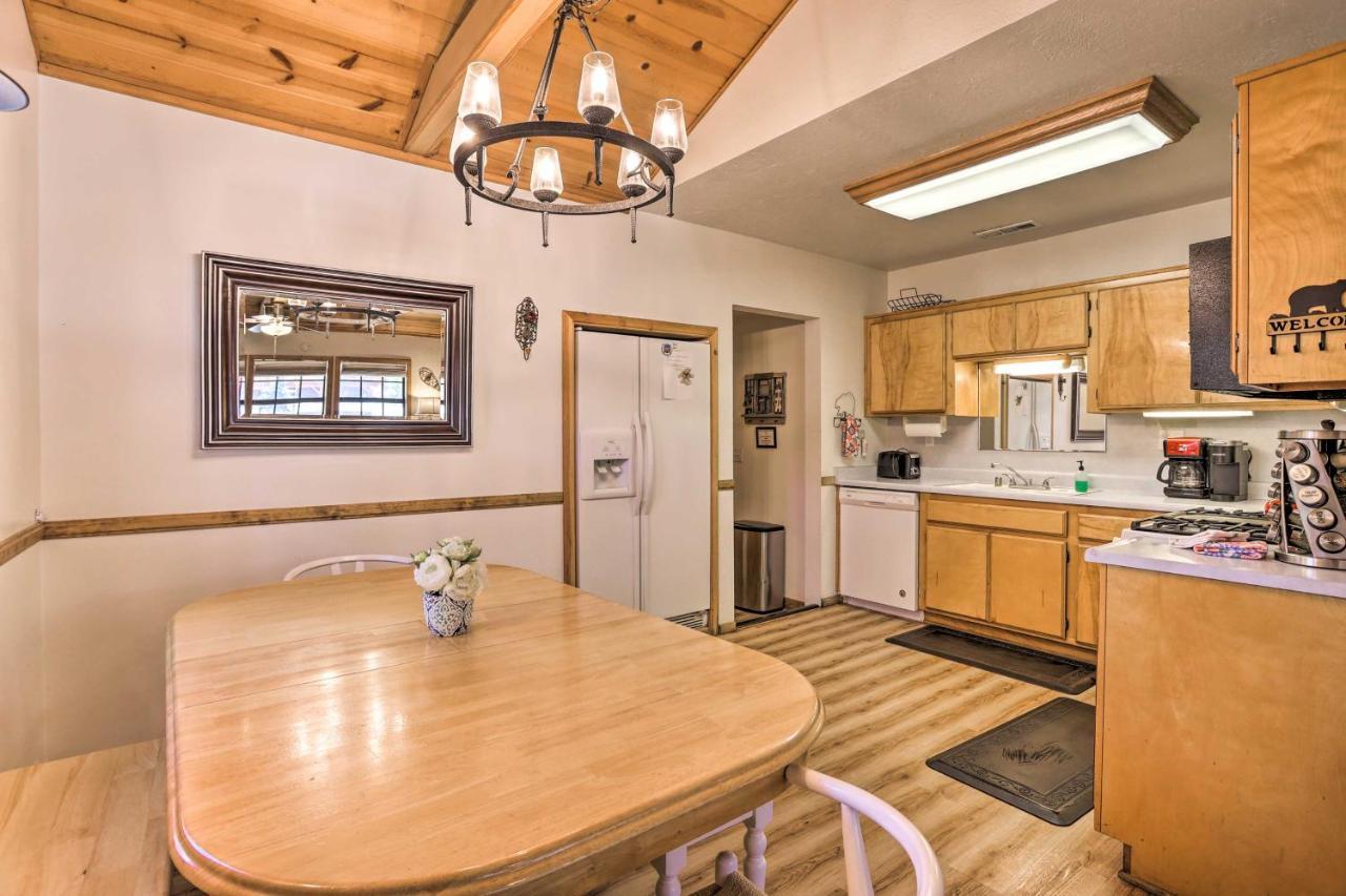 Big Bear Cabin With Deck And Hot Tub, Near Resorts! Біг-Бер-Лейк Екстер'єр фото