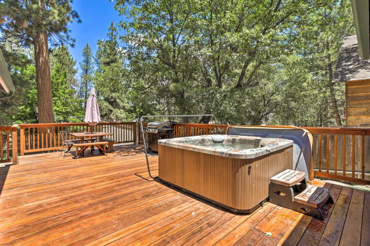 Big Bear Cabin With Deck And Hot Tub, Near Resorts! Біг-Бер-Лейк Екстер'єр фото