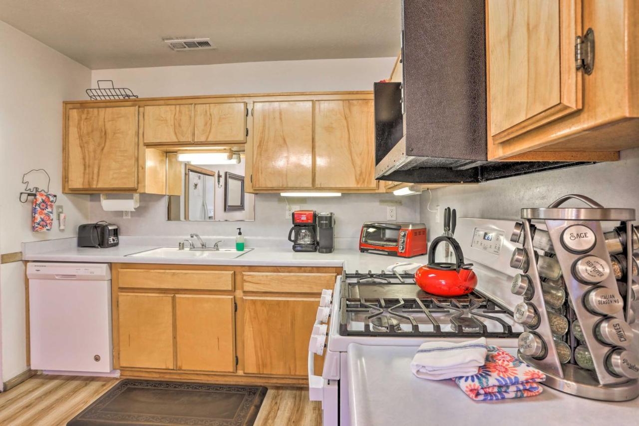 Big Bear Cabin With Deck And Hot Tub, Near Resorts! Біг-Бер-Лейк Екстер'єр фото